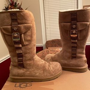 Ugg w/retro cargo boots. Worn once or twice.
